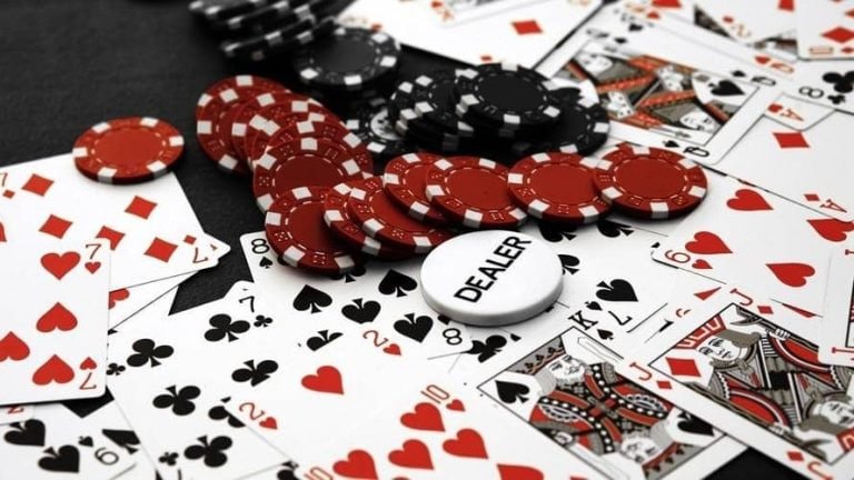 Studio roulette live dealer kejut 77 dengan antarmuka pemain dan statistik real-time
